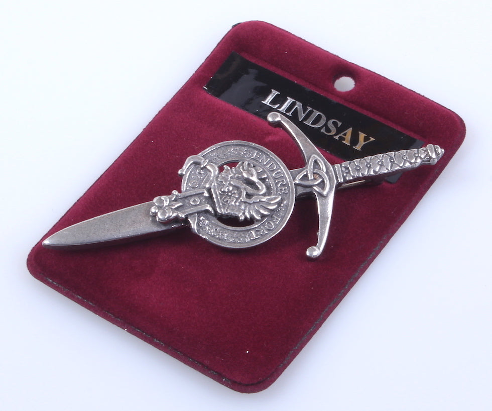Clan Crest Pewter Kilt Pin with Lindsay Crest featuring an antique palladium finish, showcasing Scottish craftsmanship in traditional pewter.
