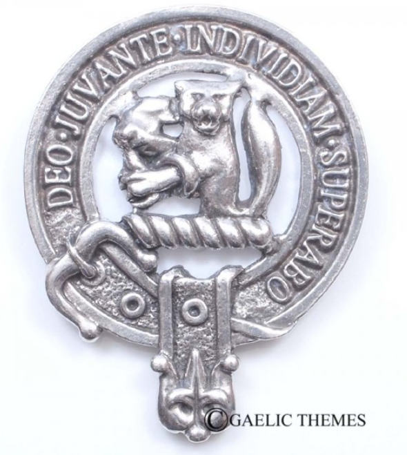 MacThomas Clan Crest Badge in Pewter, showcasing the traditional belted design representing clan heritage. Perfect for everyday wear or clan gatherings.