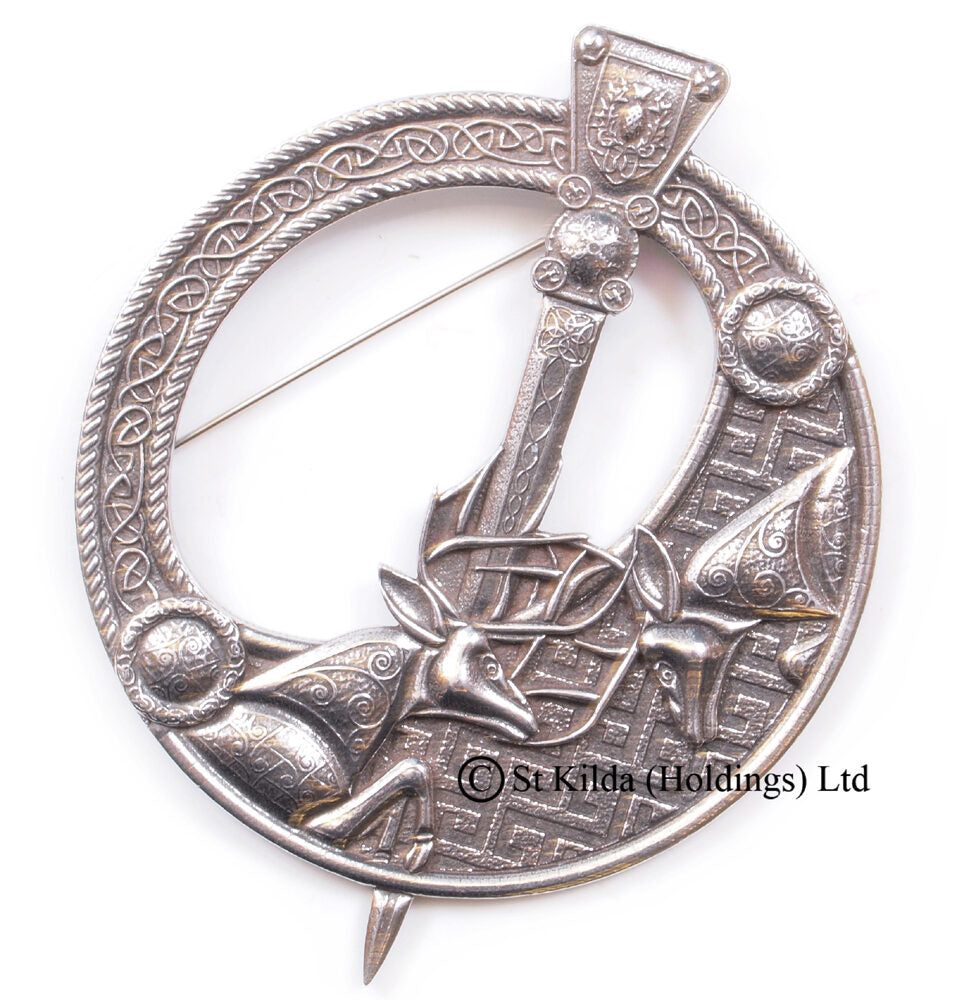 Fighting Stags Penannular Plaid Brooch