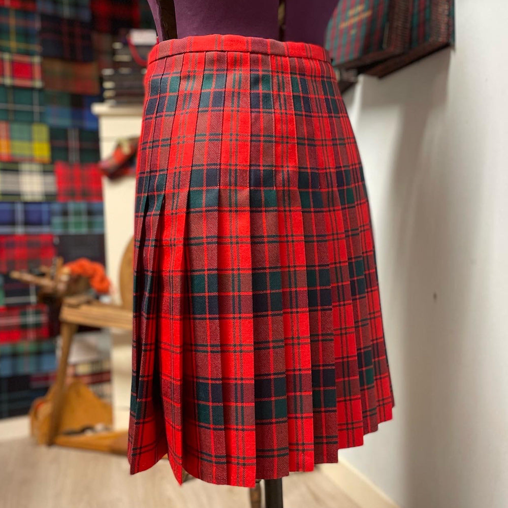 Ladies Traditional Box Pleat in Shetland Tweed