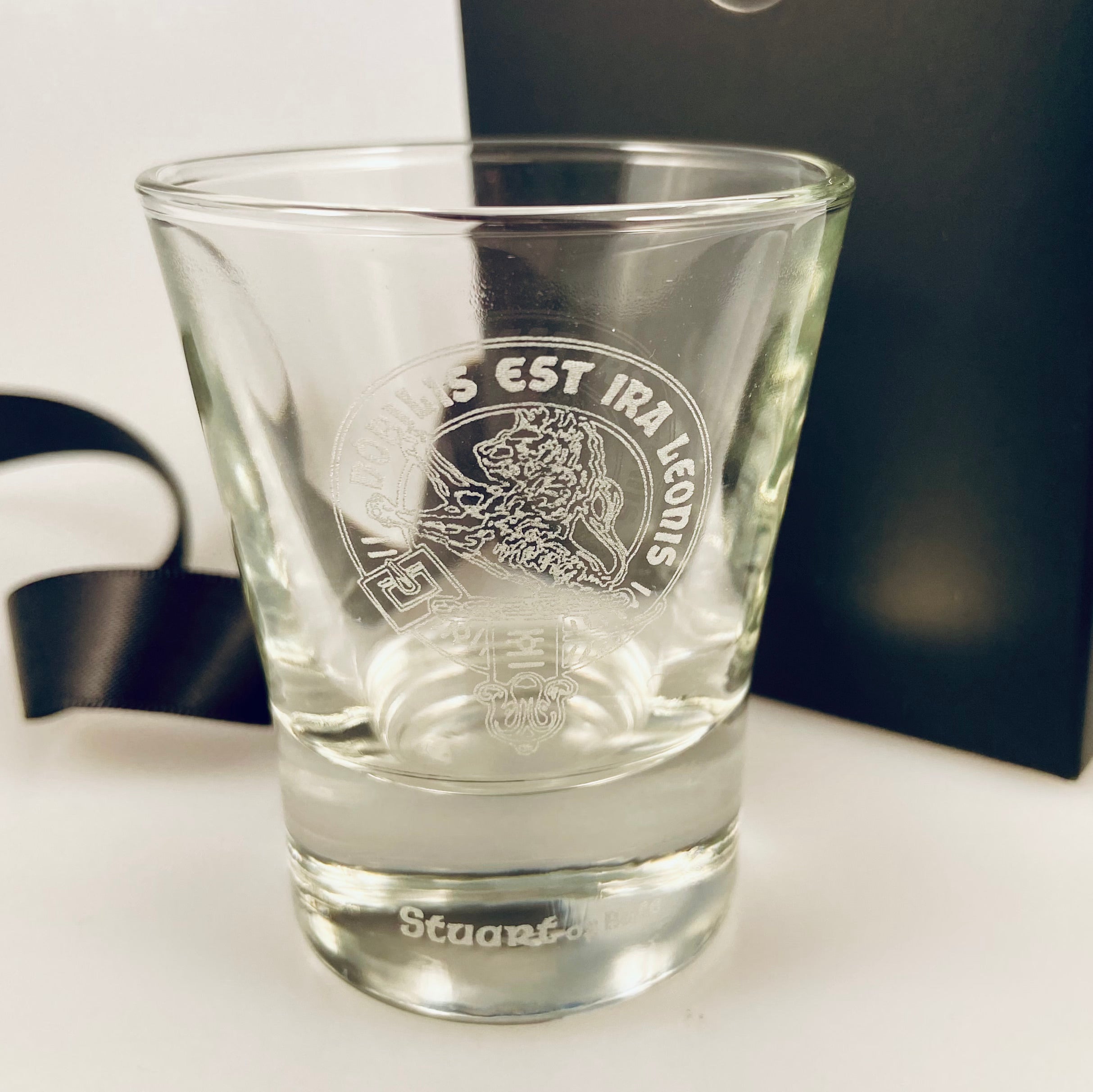 Clan Crest Dram Glass with Stuart of Bute Crest