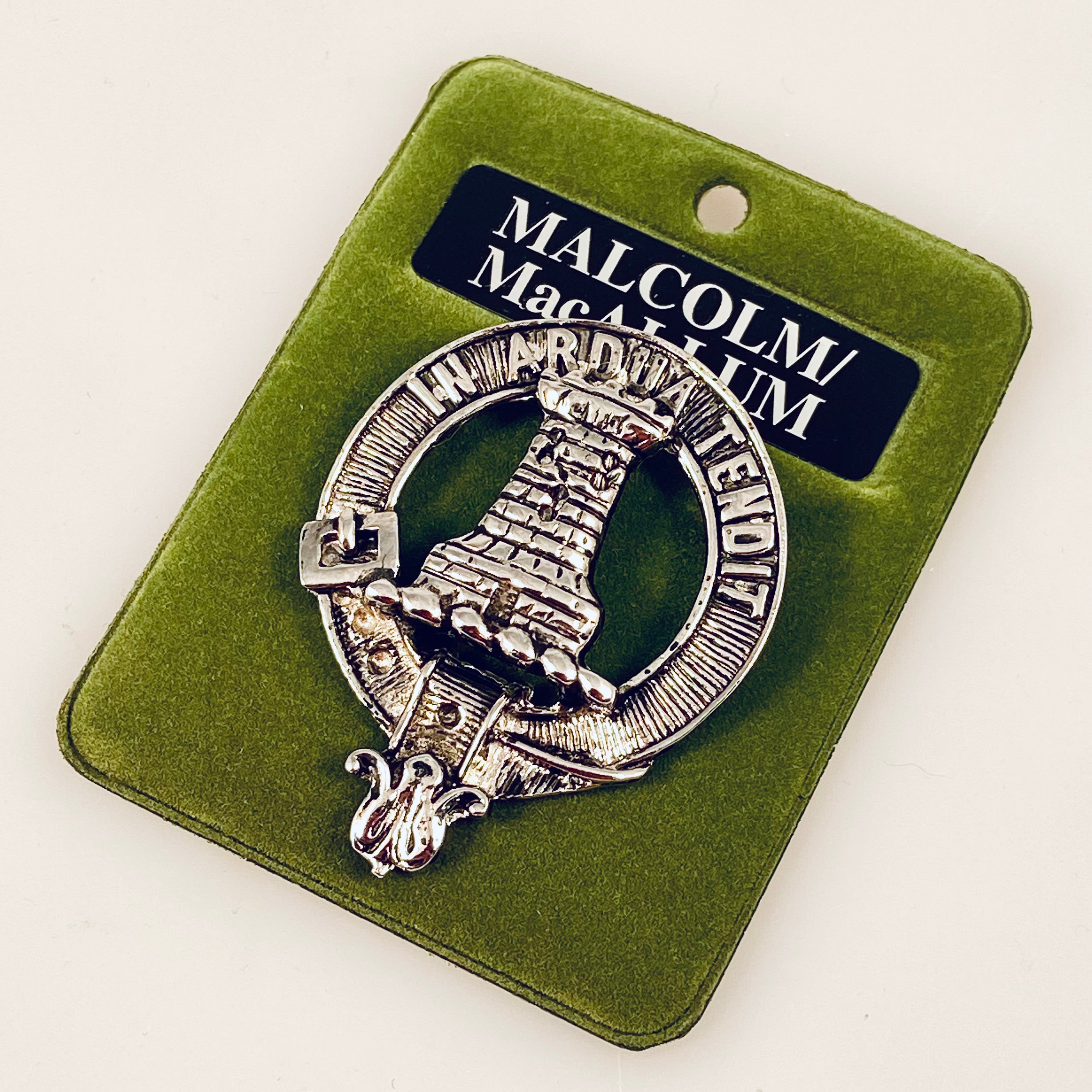 MacCallum Clan Crest Badge in Pewter