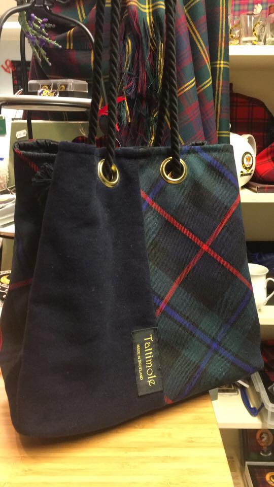 Extra Large Tattimole Tartan Bag in Campbell of Cawdor