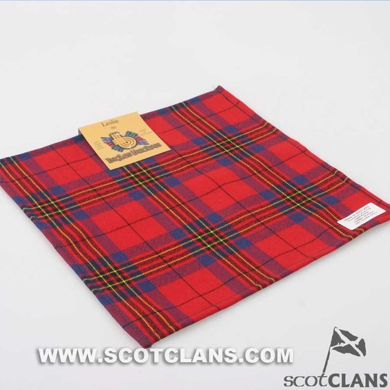 Wool Tartan Pocket Square in Leslie Modern Tartan